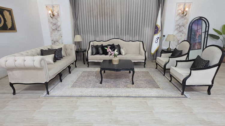 ست مبلمان نیوکلاسیک با رنگ چوب مشکی و پارچه کرم