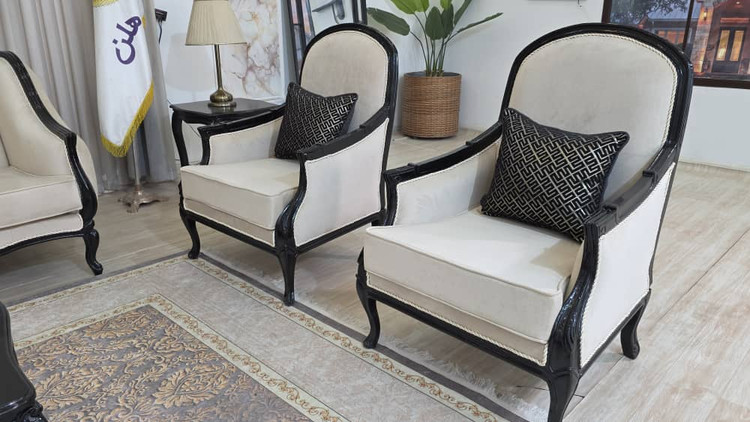 مبل نئوکلاسیک با رنگ چوب مشکی